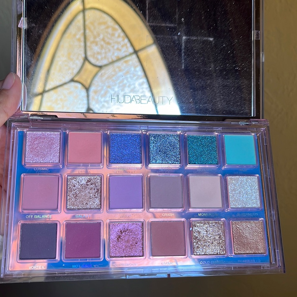 Huda Beauty Mercury Retrograde Palette